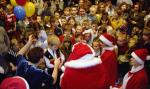 Choinka dla dzieci - święty Mikołaj rozdaje prezenty - program, scenografia, catering.